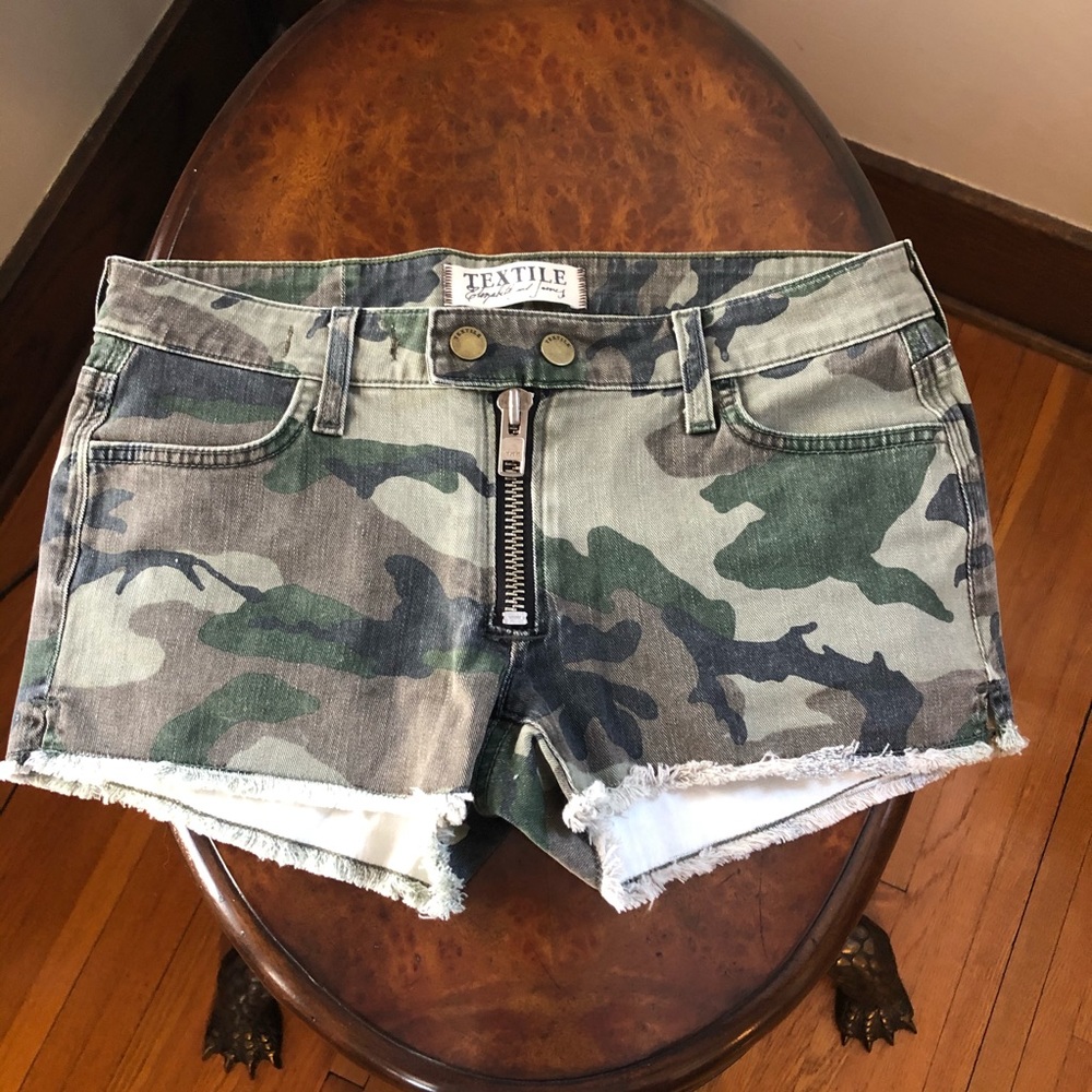TEXTILE Elizabeth and James Cooper Shorts 26